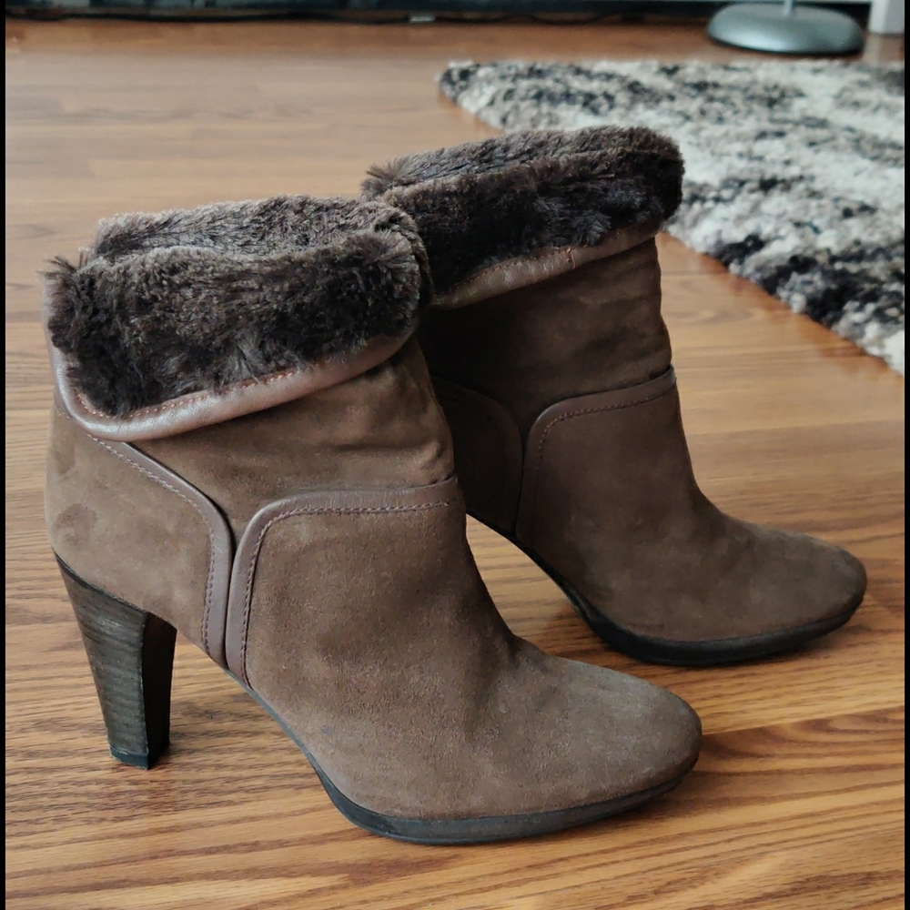 Beautiful tan suede boots